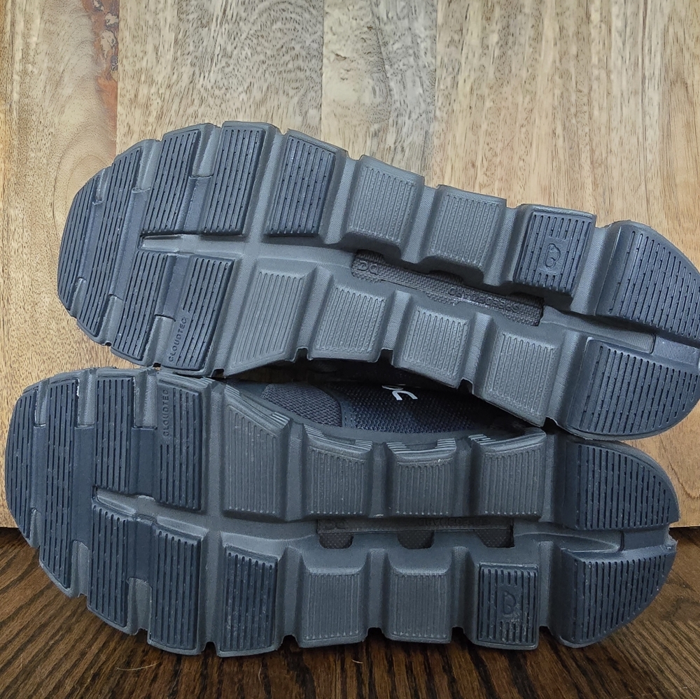 On Running Black Athletic Shoes - Picture 3 of 5